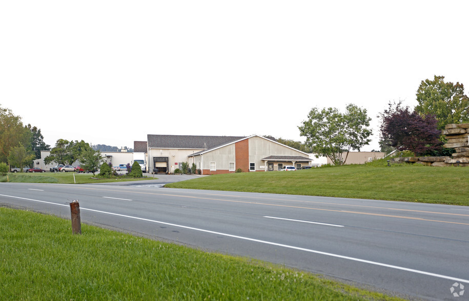 912 Pittsburgh Rd, Butler, PA à louer - Photo de l’immeuble – Image 1 sur 5