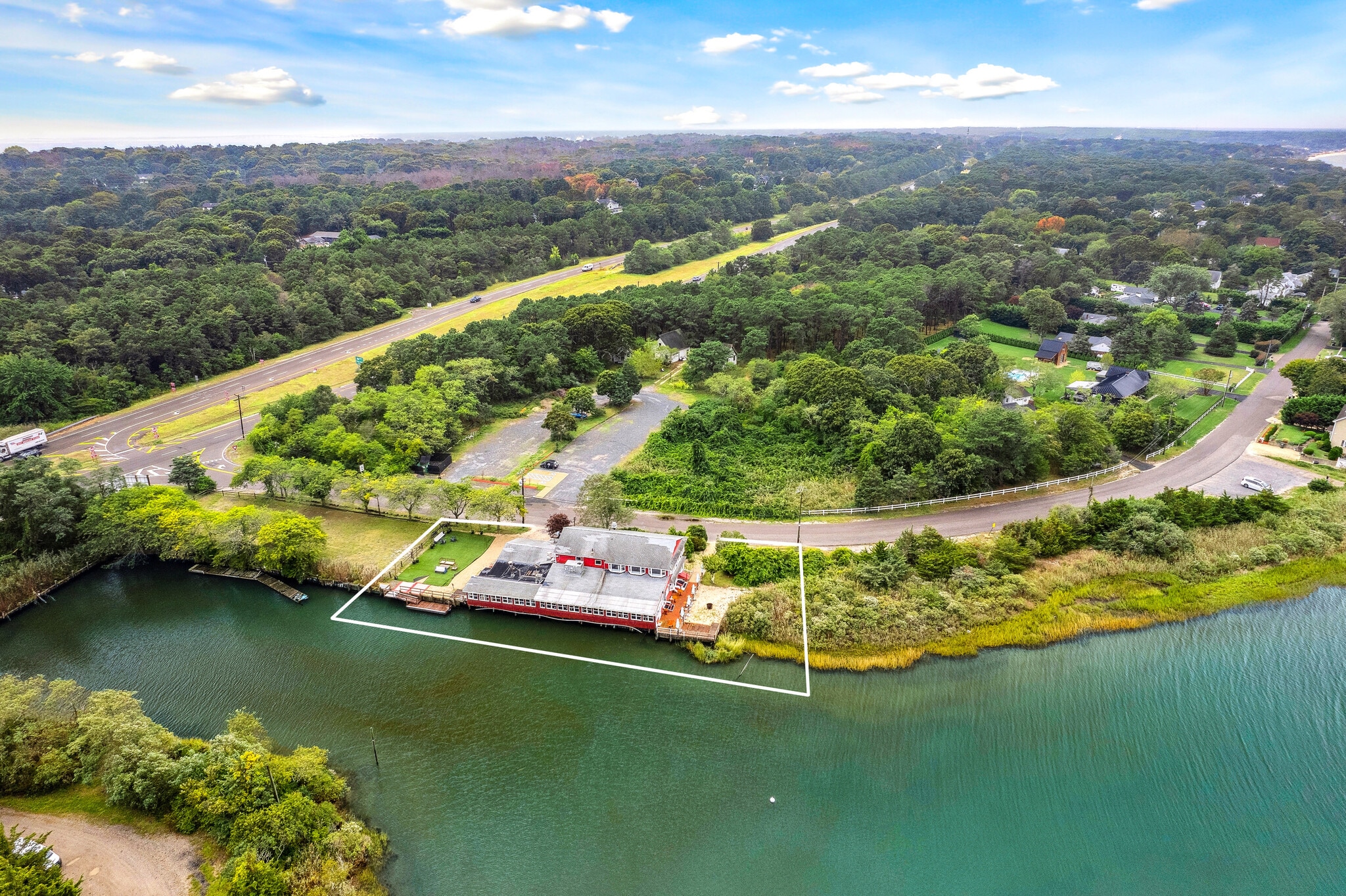 5 Inlet Rd W, Southampton, NY à louer Aérien– Image 1 sur 27