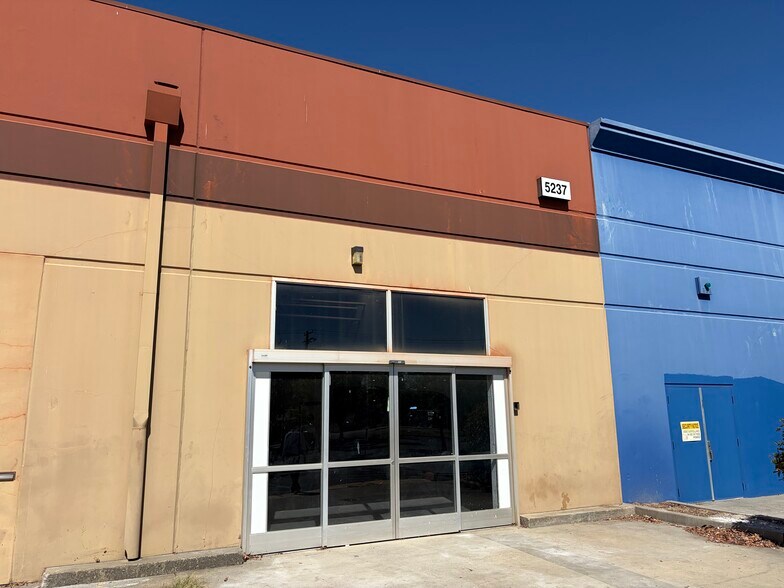5237 Walnut Ave, Sacramento, CA à louer - Photo de l’immeuble – Image 2 sur 5