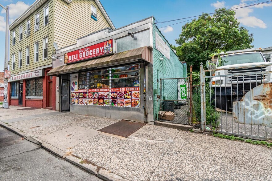 26 W 3rd St, Mount Vernon, NY à vendre - Photo de l’immeuble – Image 2 sur 20