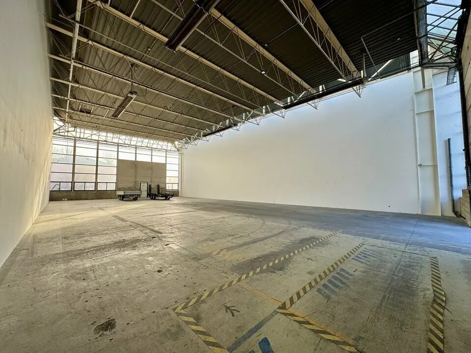 Local d’activités dans Cormelles-le-Royal à louer Photo principale– Image 1 sur 6