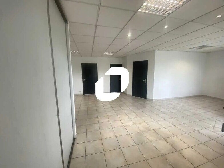 Bureau dans Le Haillan à louer - Photo de l’immeuble – Image 3 sur 8