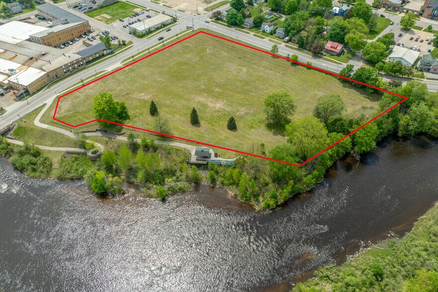 906 N State St, Big Rapids, MI à vendre - Photo de l’immeuble – Image 2 sur 12