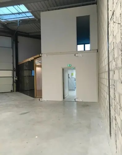 Plus de détails pour Local d’activités à vendre