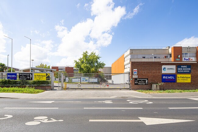 Plus de détails pour Local d'activités à louer