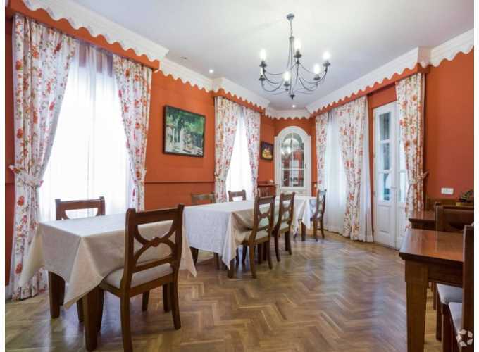 Services hôteliers dans San Lorenzo de El Escorial, Madrid à vendre - Photo de l’immeuble – Image 2 sur 5