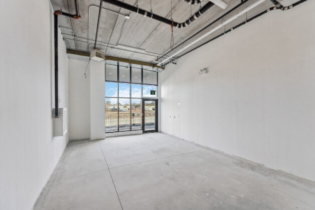 1340-1350 Hemlock Rd, Ottawa, ON à vendre - Photo intérieure – Image 2 sur 4