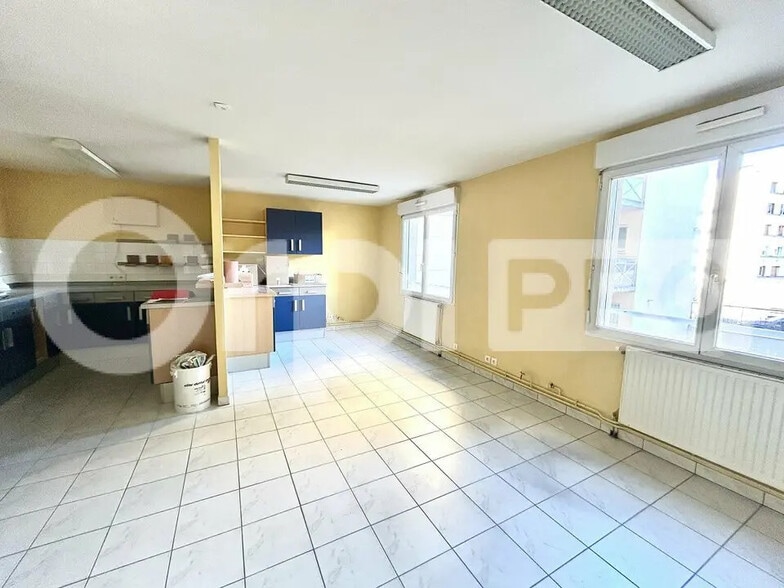 Bureau dans Limoges à louer - Photo de l’immeuble – Image 2 sur 7