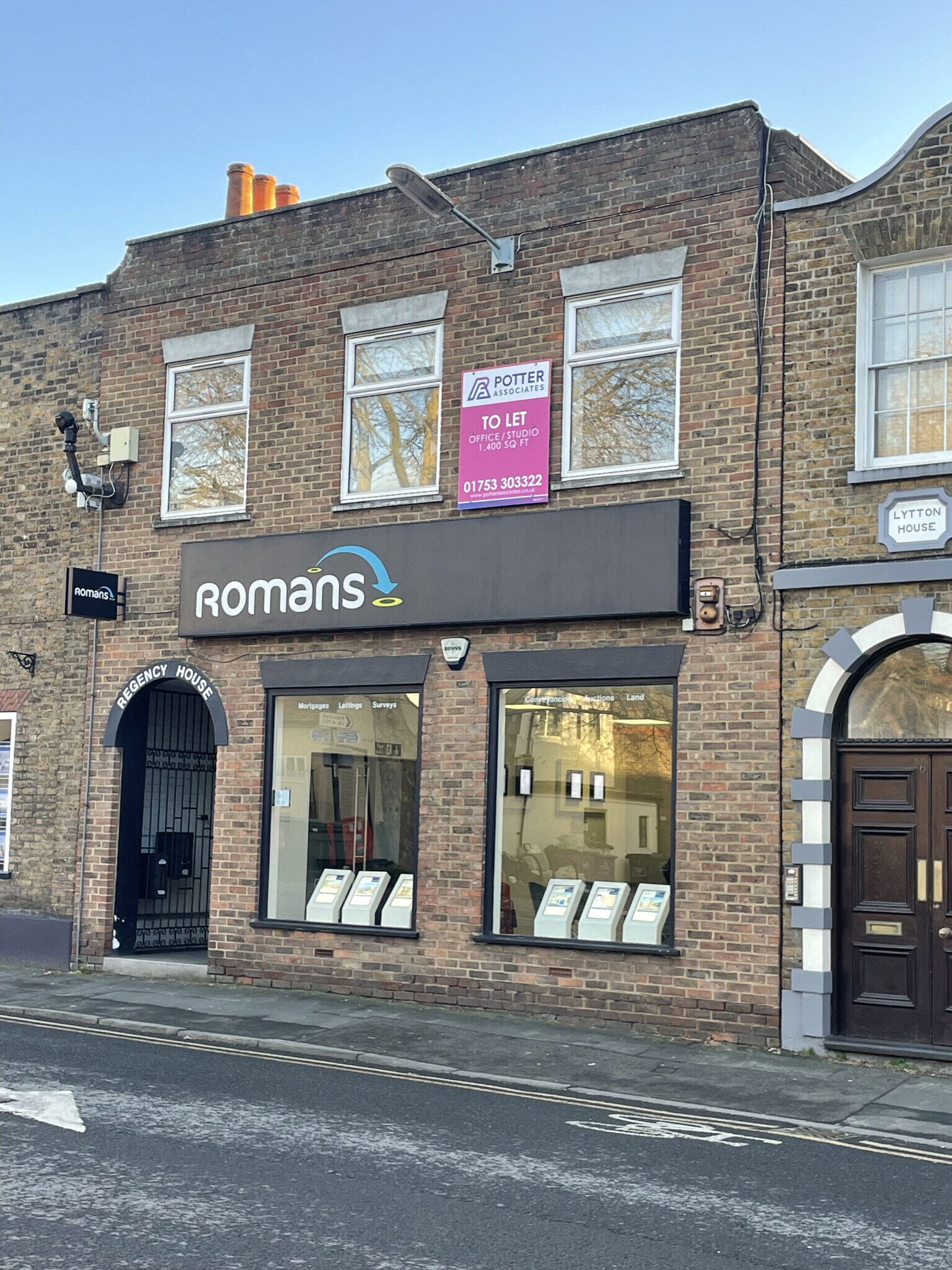 4 Clarence Rd, Windsor à louer Photo de l’immeuble– Image 1 sur 2