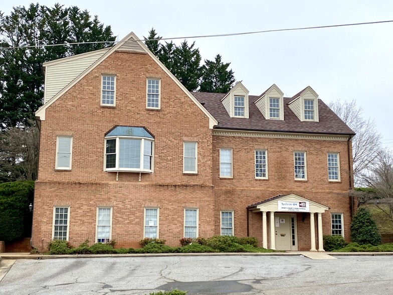 156 E Market St, Martinsville, VA à louer - Photo de l’immeuble – Image 1 sur 35