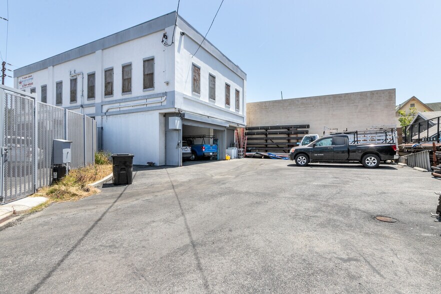 2207 S Vermont Ave, Los Angeles, CA à vendre - Photo de l’immeuble – Image 3 sur 18