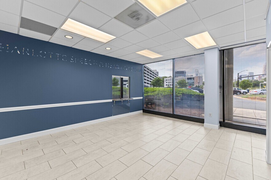741 Kenilworth Ave, Charlotte, NC à vendre - Photo intérieure – Image 3 sur 13