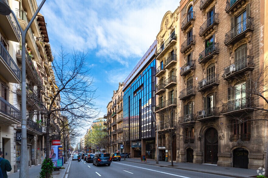 Bureau dans Barcelone, Barcelona à louer - Photo de l’immeuble – Image 3 sur 4