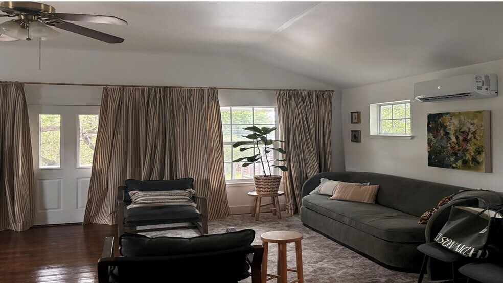 7 N Main St, Salado, TX à louer - Photo de l’immeuble – Image 3 sur 14