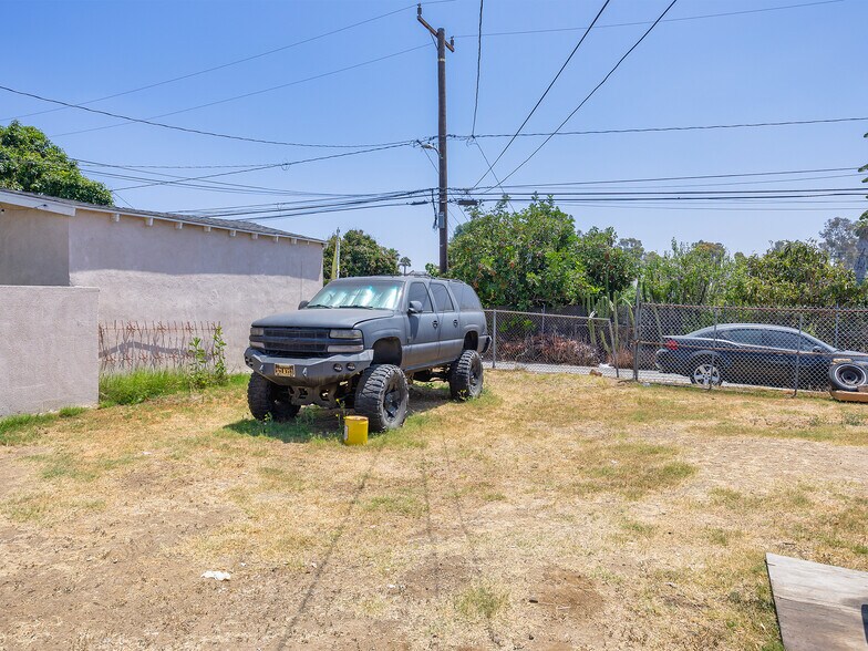 13110 S Main St, Los Angeles, CA à vendre - Photo de l’immeuble – Image 2 sur 14
