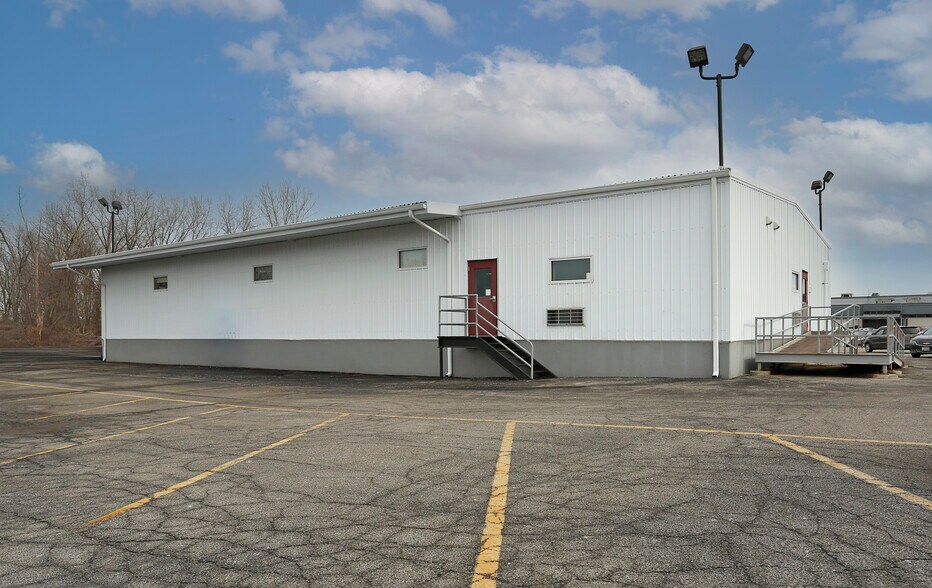 1166 Taylor St, Elyria, OH à louer - Photo de l’immeuble – Image 2 sur 3