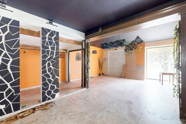 Plus de détails pour Local commercial à louer