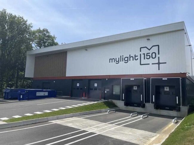 Plus de détails pour Local d'activités à louer