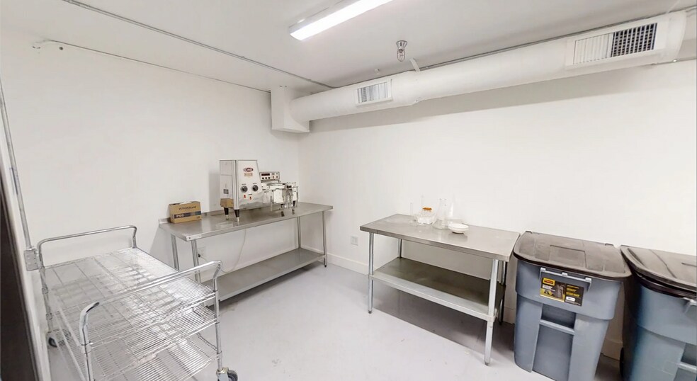 1745 W Deer Valley Rd, Phoenix, AZ à vendre - Photo intérieure – Image 3 sur 6