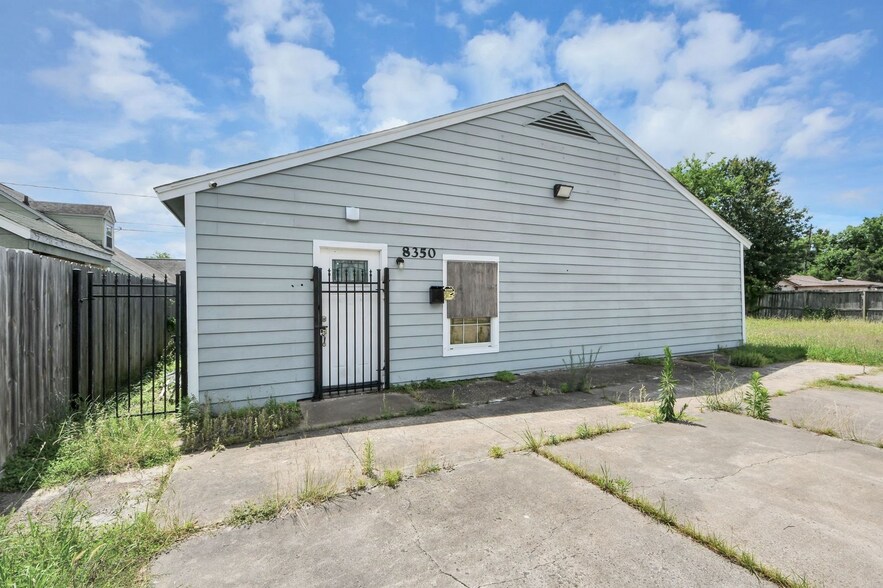 8346 Howard Dr, Houston, TX à vendre - Photo principale – Image 1 sur 33