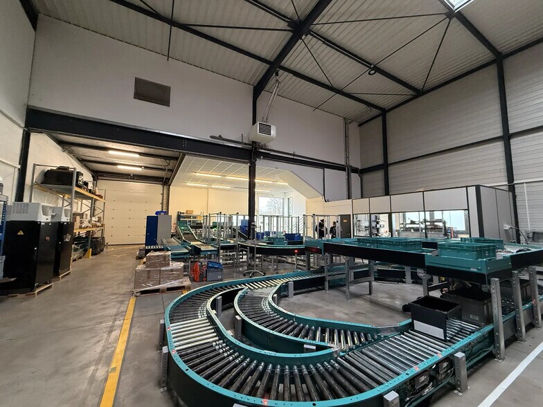 251 Rue Jean Monnet, Croix à vendre - Photo de l’immeuble – Image 3 sur 6