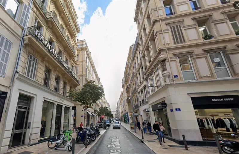 Local commercial dans Marseille à louer - Photo de l’immeuble – Image 1 sur 4