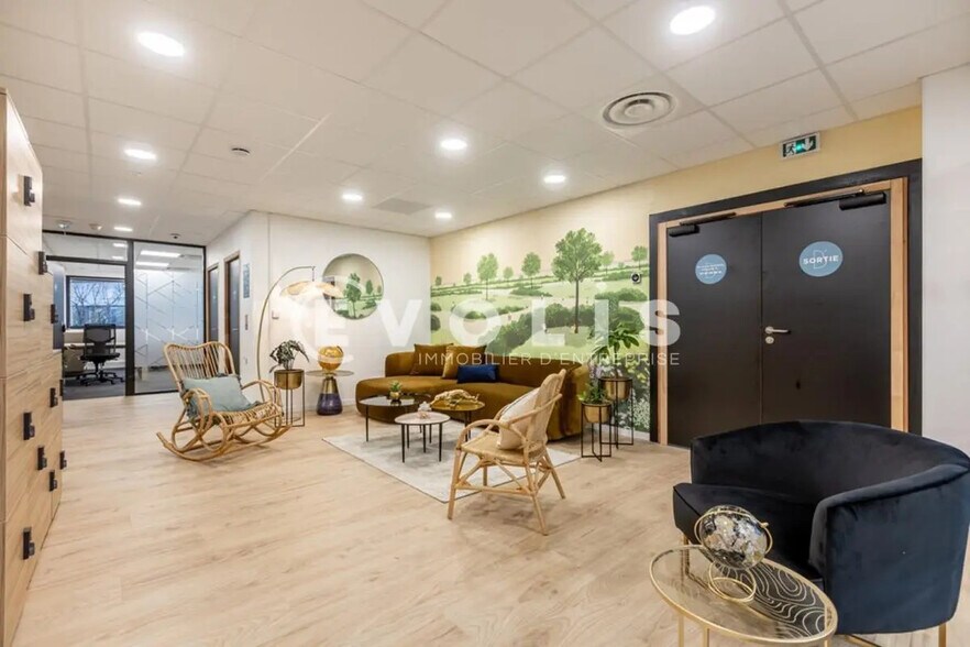Bureau dans Élancourt à louer - Hall d’entrée – Image 2 sur 12