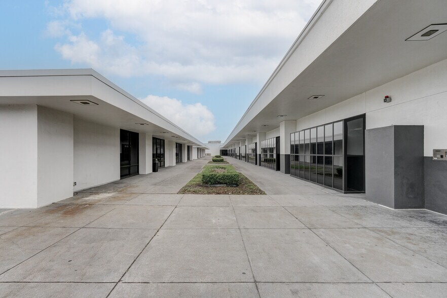 5330 Griggs Rd, Houston, TX à louer - Photo de l’immeuble – Image 3 sur 8