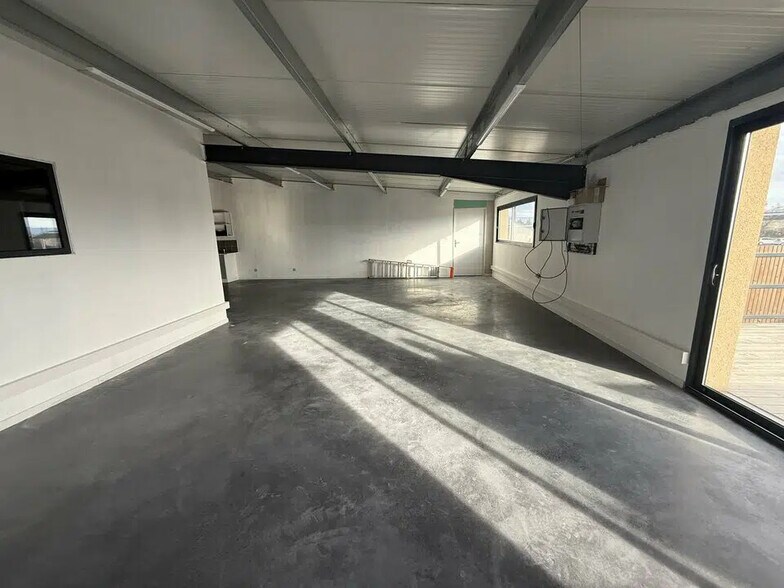 Bureau dans Le Thor à louer - Photo intérieure – Image 2 sur 4