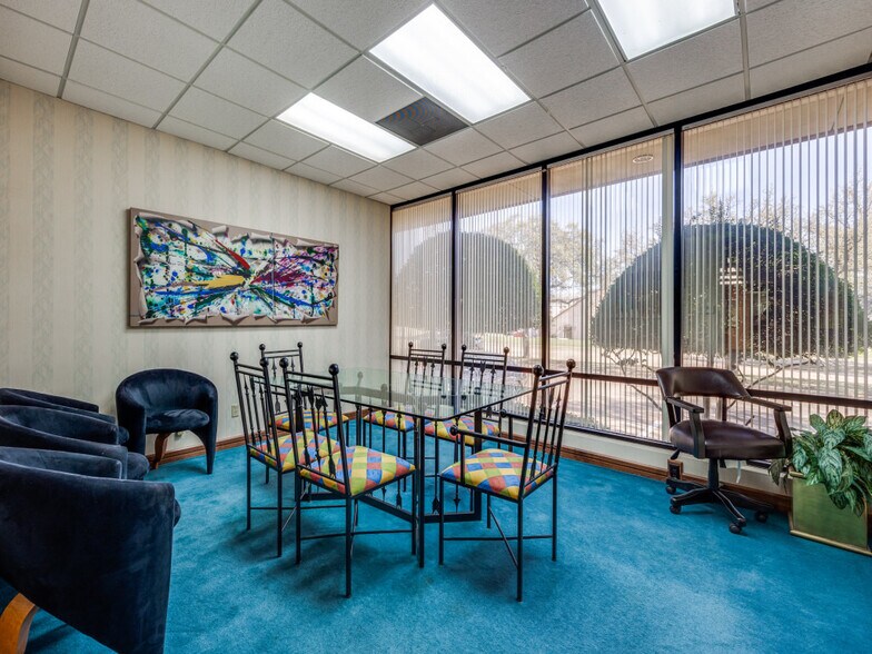 1595 N Central Expy, Richardson, TX à vendre - Photo de l’immeuble – Image 3 sur 26