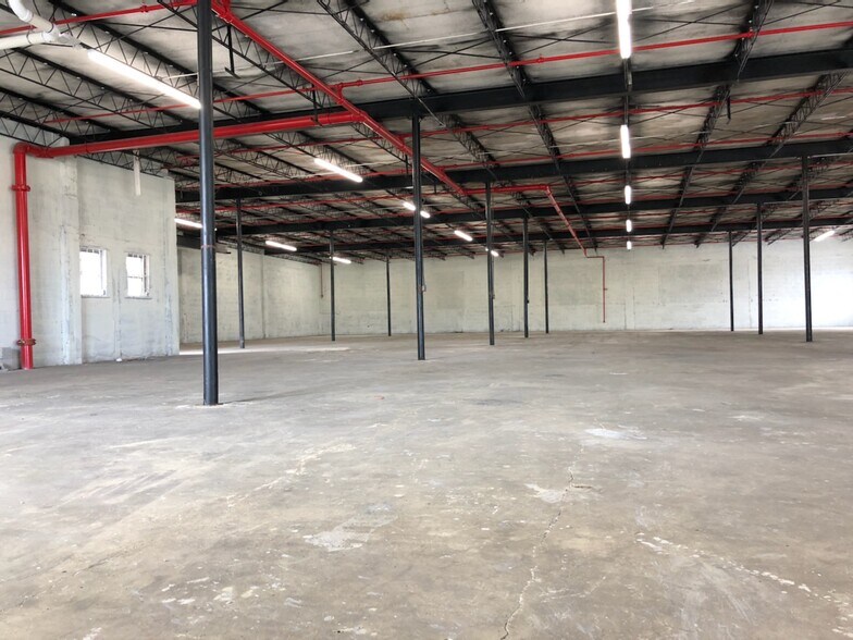6220 NW 37th Ave, Miami, FL à louer - Photo de l’immeuble – Image 3 sur 3