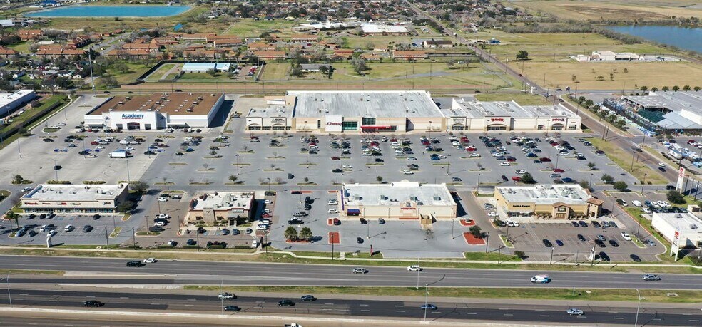 715-815 E Expressway 83, Weslaco, TX à louer - Photo de l’immeuble – Image 1 sur 10