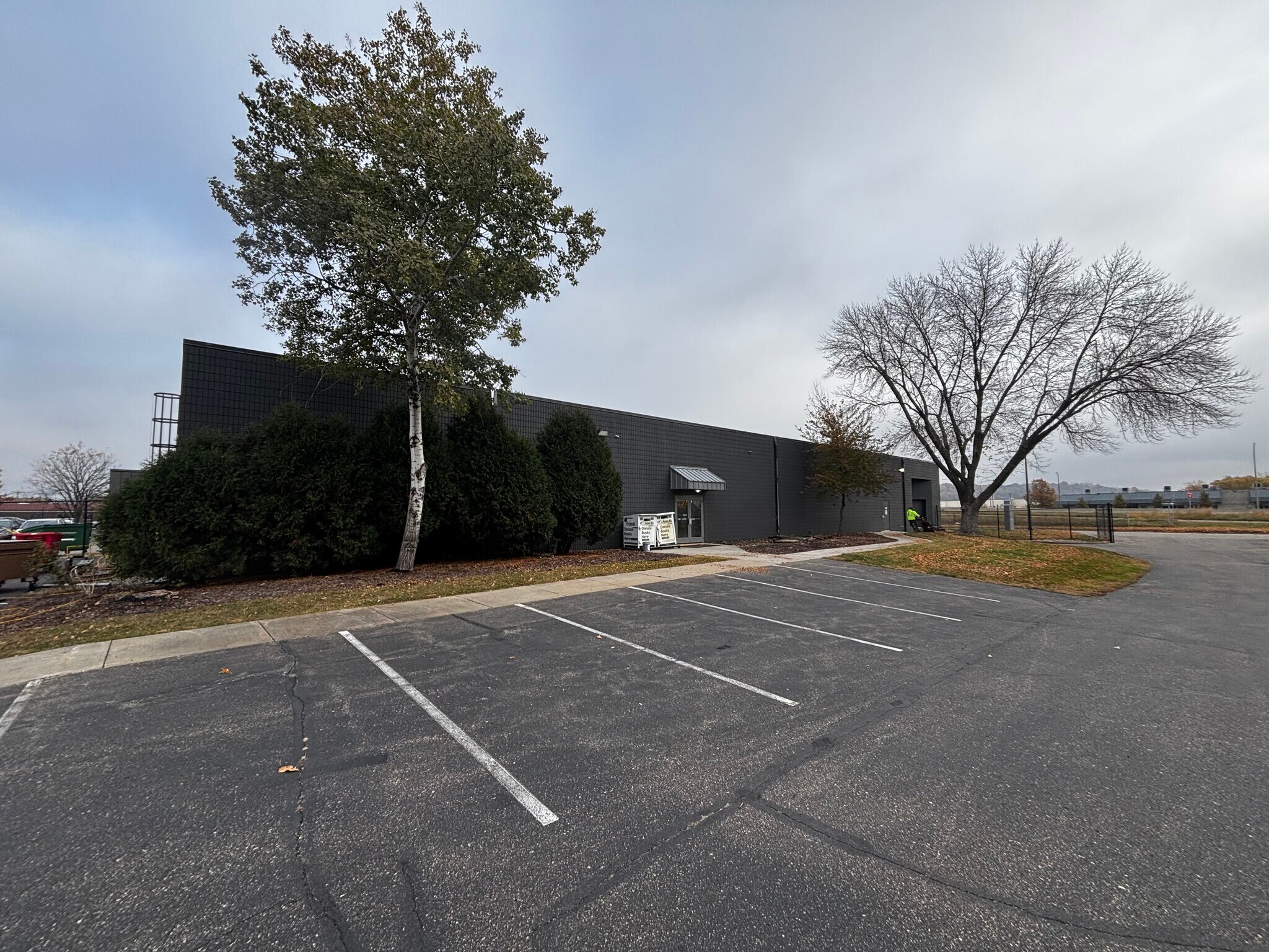 273 Lafayette Frontage Rd W, Saint Paul, MN à louer Photo principale– Image 1 sur 14