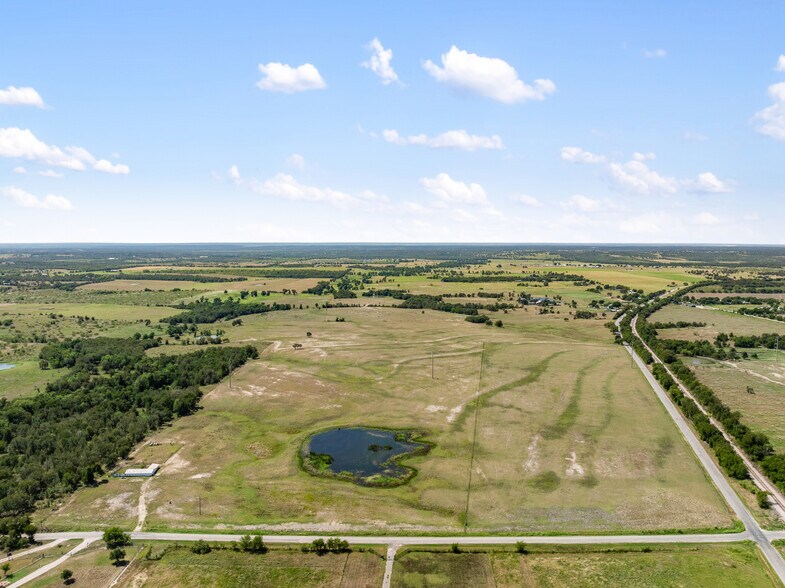 Littig Rd, Elgin, TX à vendre - Photo principale – Image 1 sur 52
