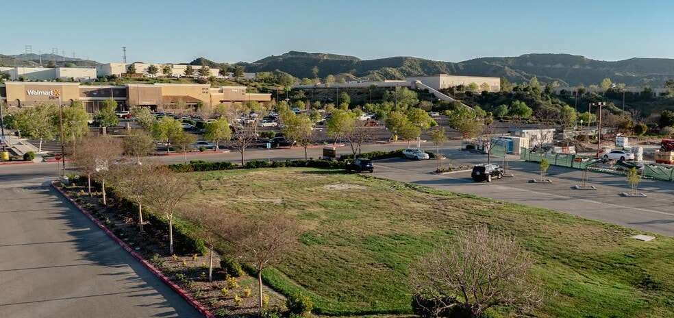26574-26583 Carl Boyer Dr & Golden Valley Rd, Santa Clarita, CA à louer - Photo principale – Image 2 sur 2