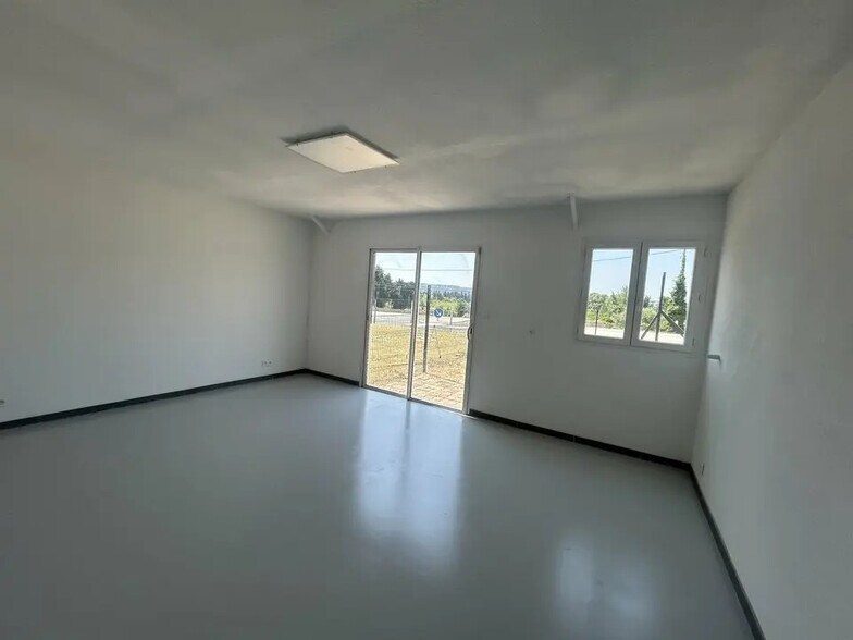 Local commercial dans Saze à louer - Photo intérieure – Image 3 sur 8