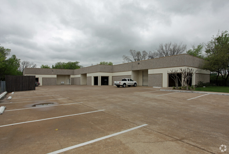 2412 Richland Ave, Farmers Branch, TX à louer - Photo de l’immeuble – Image 3 sur 3