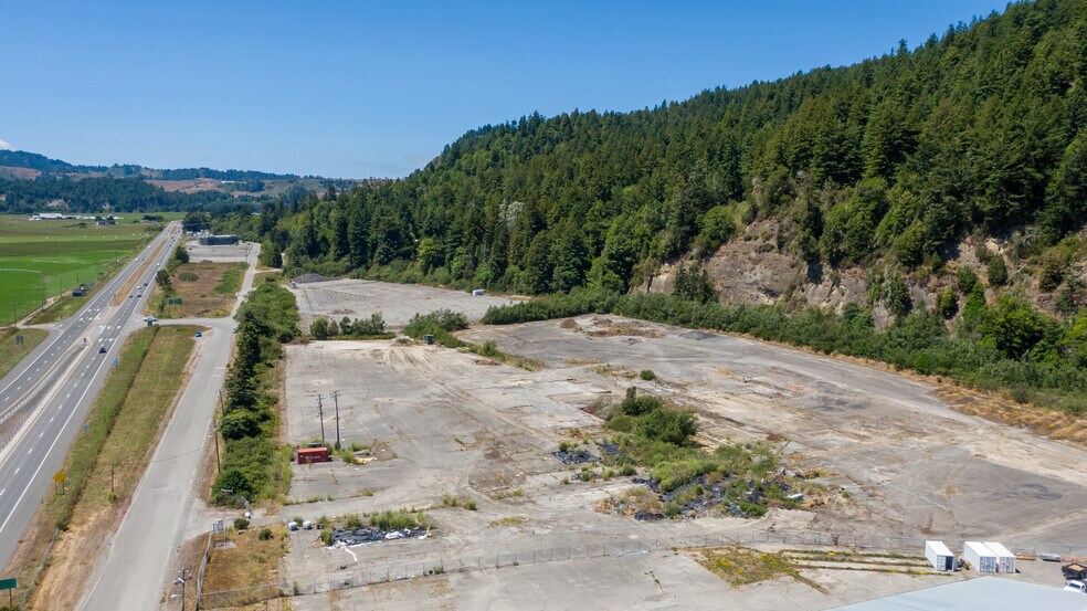 925 Northwestern Avenue, Rio Dell, CA à louer - Photo de l’immeuble – Image 2 sur 9