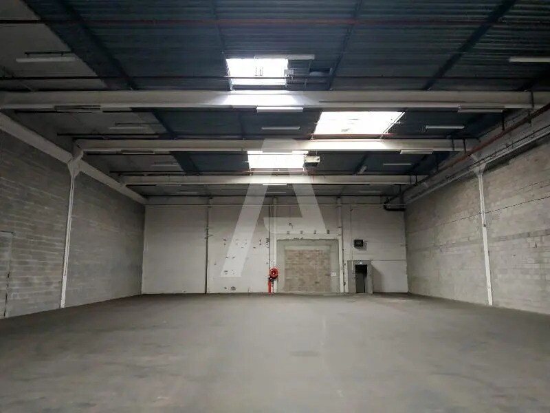 Industriel/Logistique dans Courtaboeuf à louer Photo de l’immeuble– Image 1 sur 7