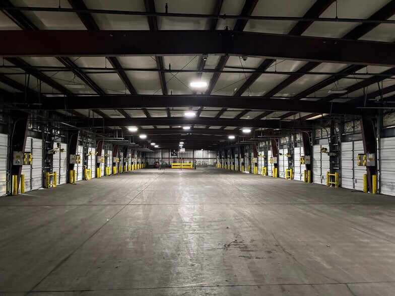 55 Industrial Rd, Cumberland, RI à vendre - Photo de l’immeuble – Image 3 sur 6