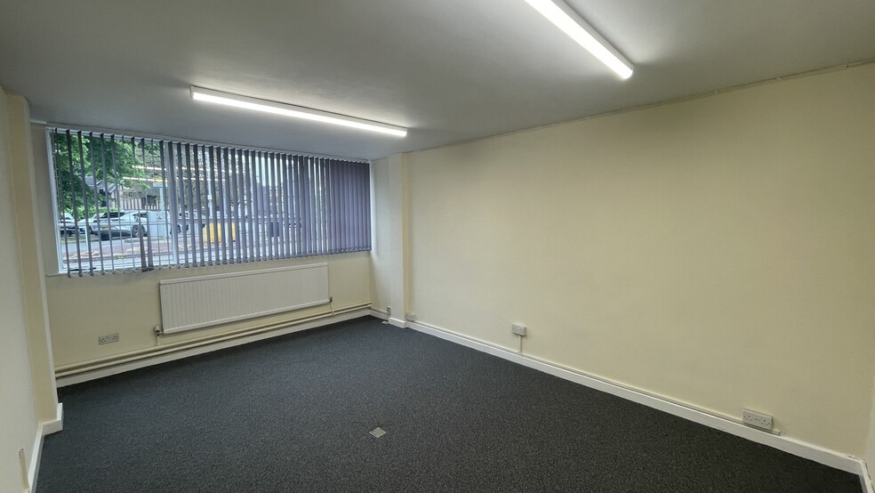 Manor House Dr, Coventry à louer - Photo de l’immeuble – Image 1 sur 10