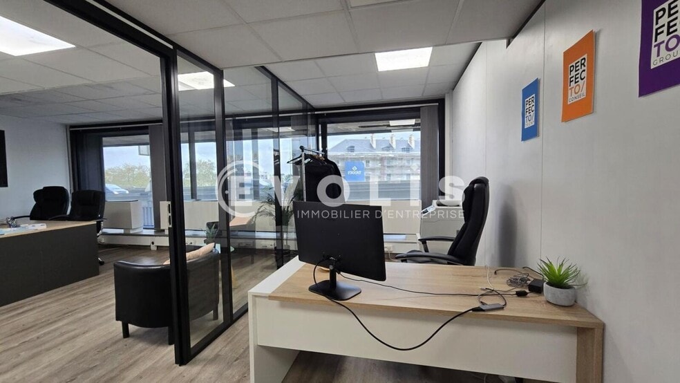 Bureau dans Saint-Cloud à vendre - Photo intérieure – Image 2 sur 9