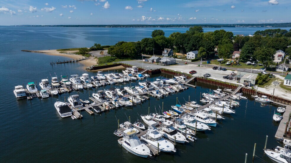 36 Bay Ave, Warwick, RI à vendre - Photo de l’immeuble – Image 1 sur 12
