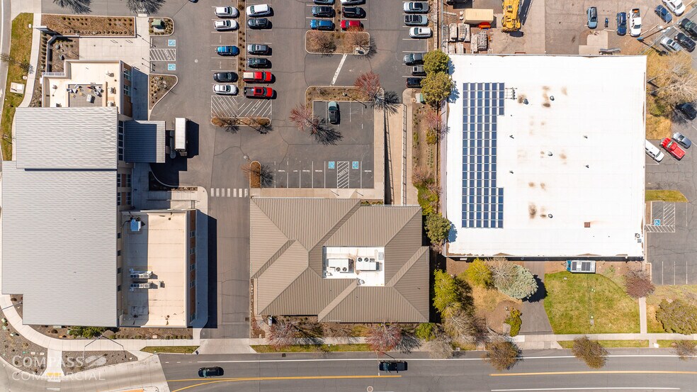 123 SW Columbia St, Bend, OR à louer - Photo de l’immeuble – Image 3 sur 9