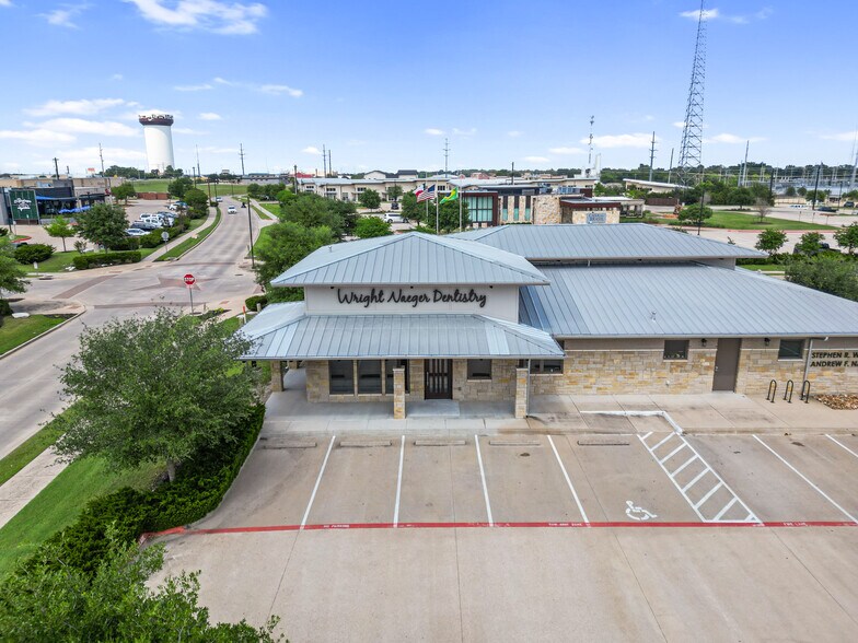 4528 Mills Park Cir, College Station, TX à vendre - Photo de l’immeuble – Image 2 sur 21