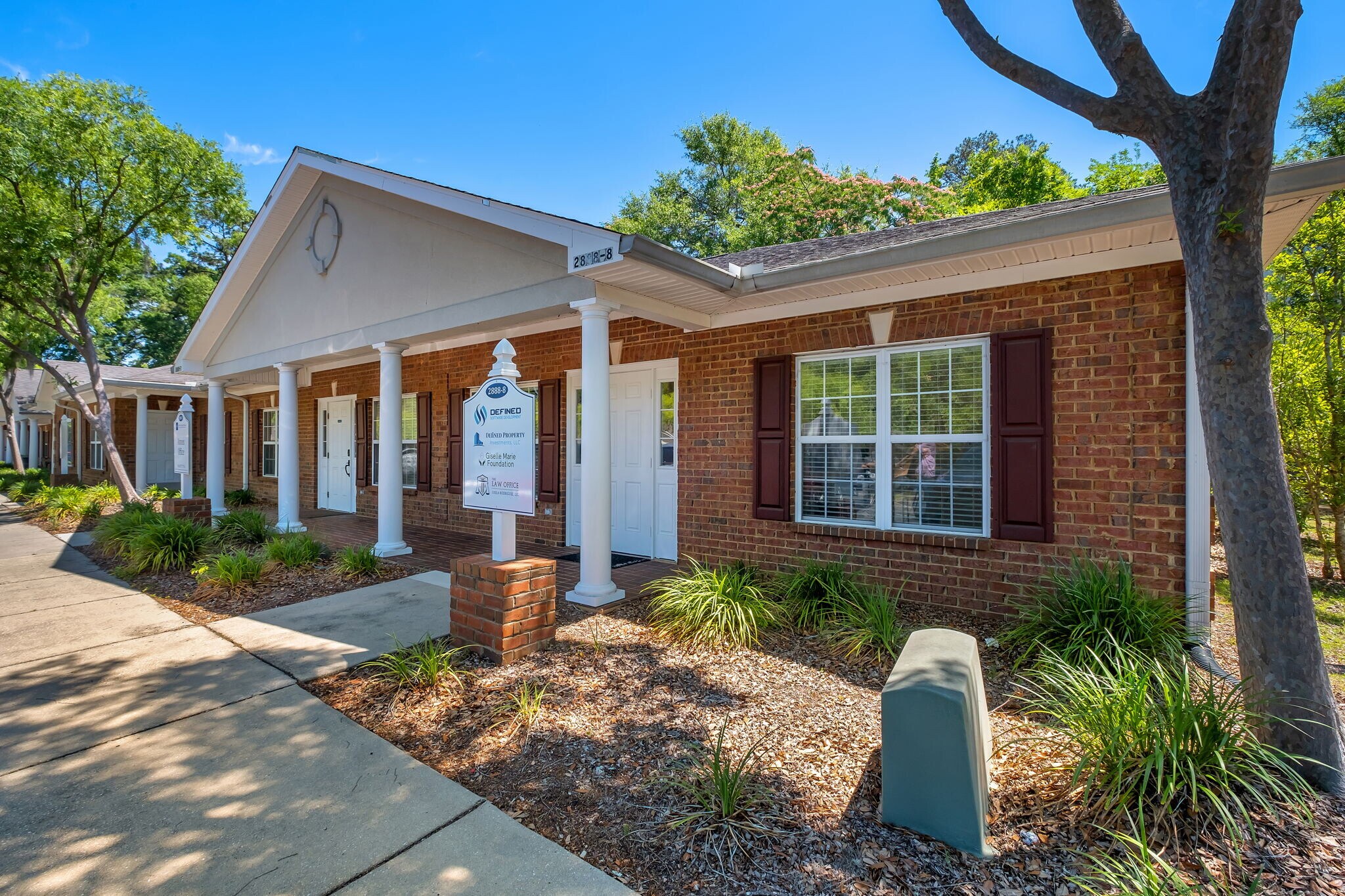 2888 Mahan Dr, Tallahassee, FL à louer Photo principale– Image 1 sur 21