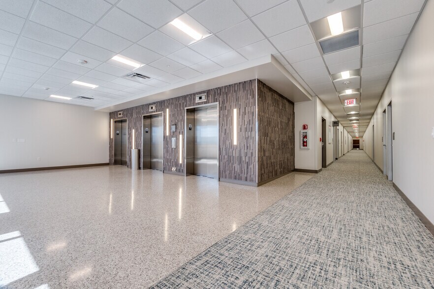 11970 N Central Expy, Dallas, TX à louer - Photo de l’immeuble – Image 2 sur 9