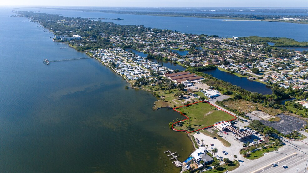 84 S Banana River Dr, Merritt Island, FL à vendre - Photo de l’immeuble – Image 2 sur 9