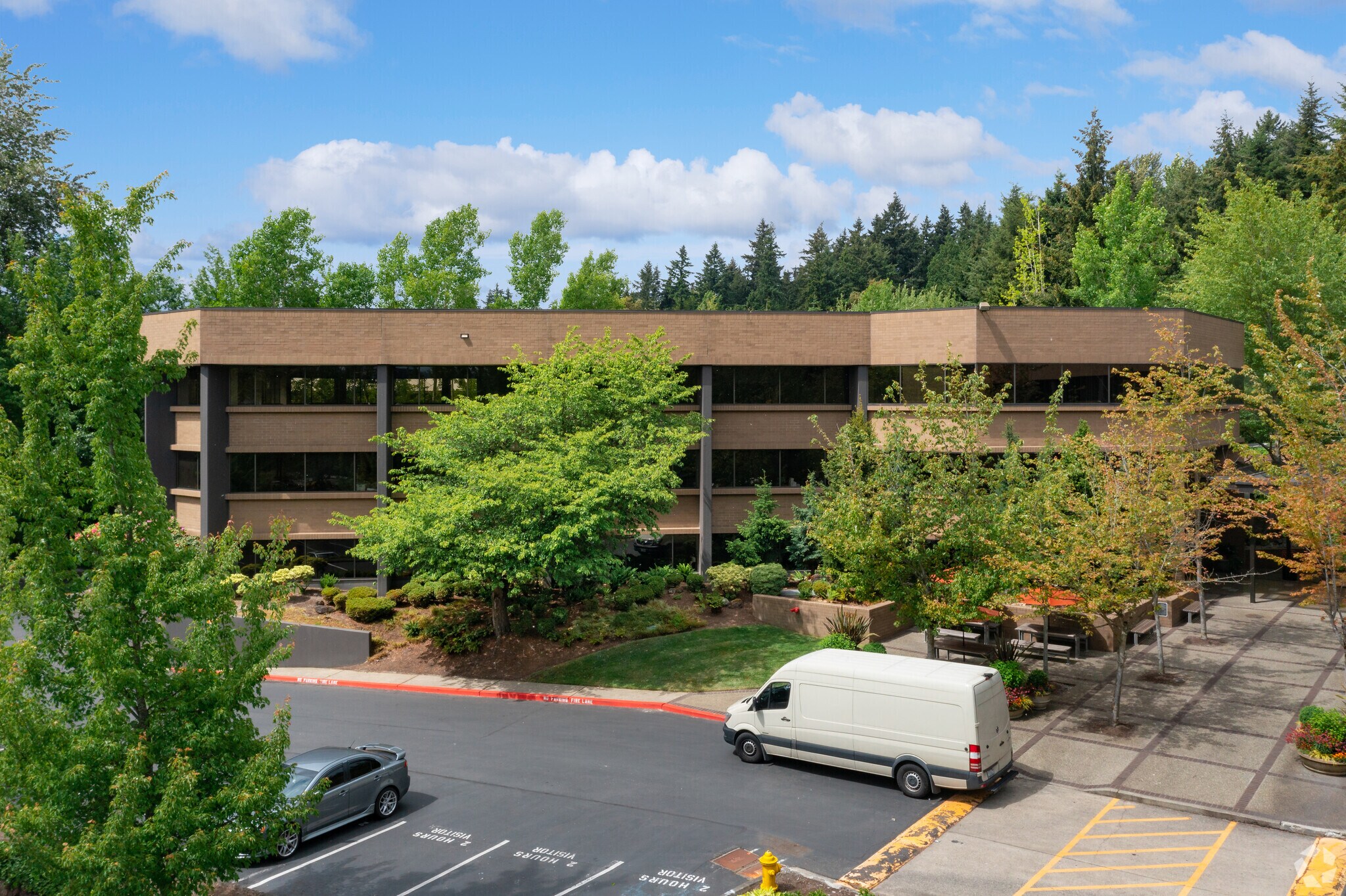 11808 Northup Way, Bellevue, WA à louer Photo de l’immeuble– Image 1 sur 14