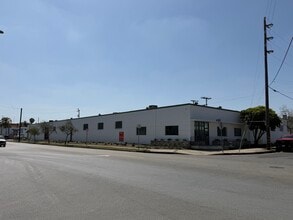 11100 Hindry Ave, Los Angeles, CA à louer Photo intérieure– Image 2 sur 3
